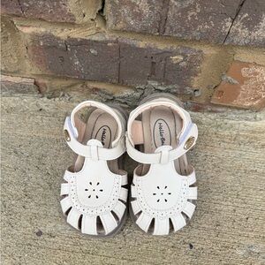 Hello Baby Girls Cream Closed-Toe Fisherman Sandals
